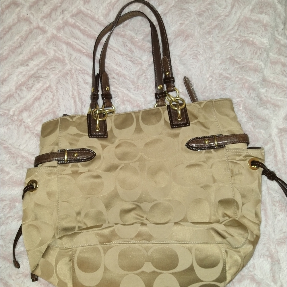 Vintage Coach authentic shoulder bag 🛍️